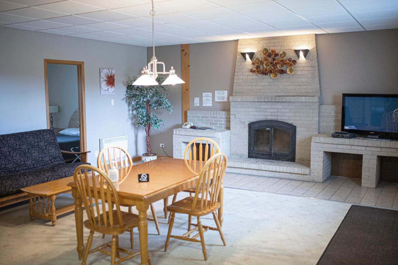 Motel Et Condo Chez Charley Sainte-Anne-de-Beaupré Dış mekan fotoğraf