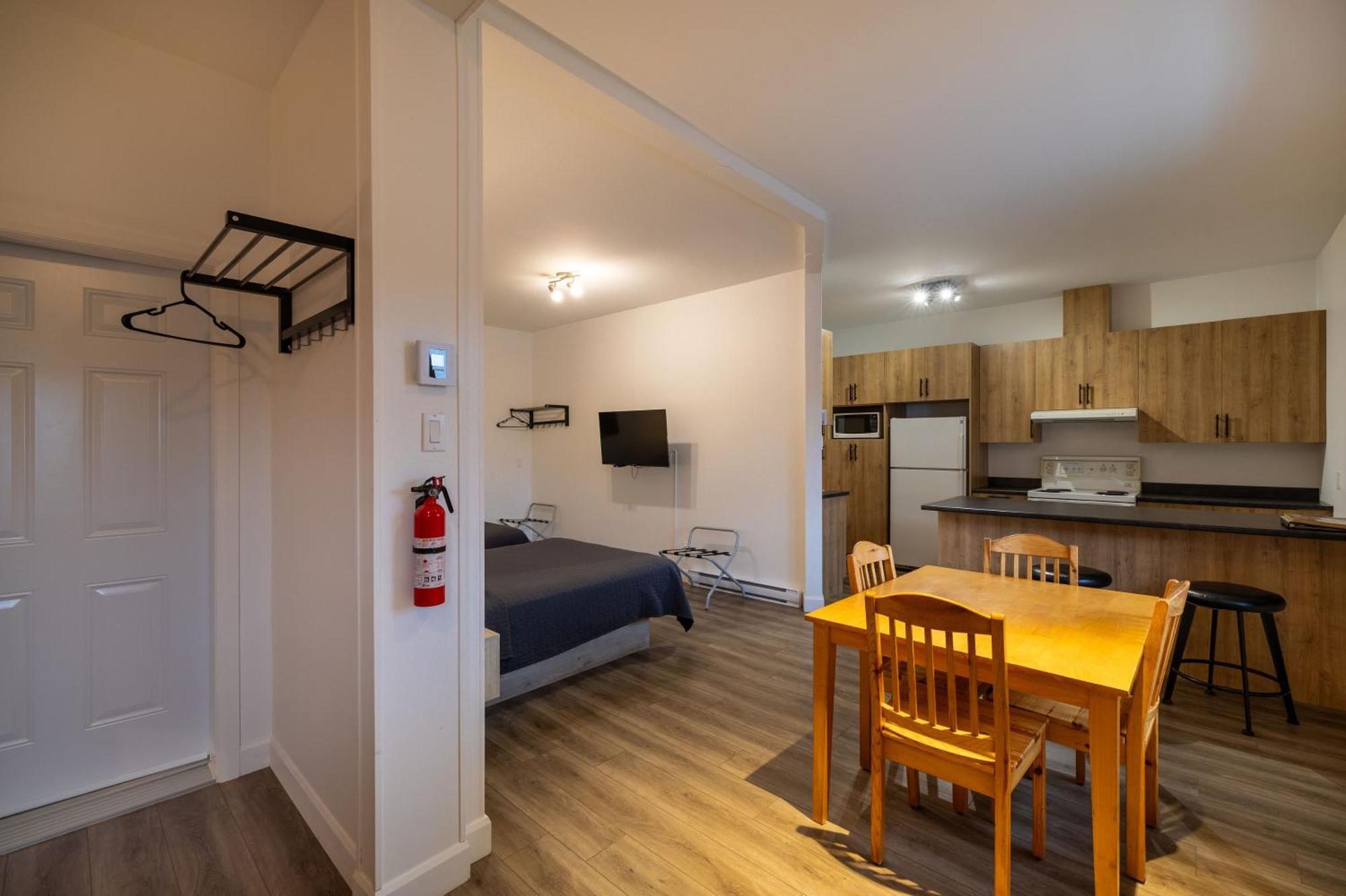 Motel Et Condo Chez Charley Sainte-Anne-de-Beaupré Dış mekan fotoğraf