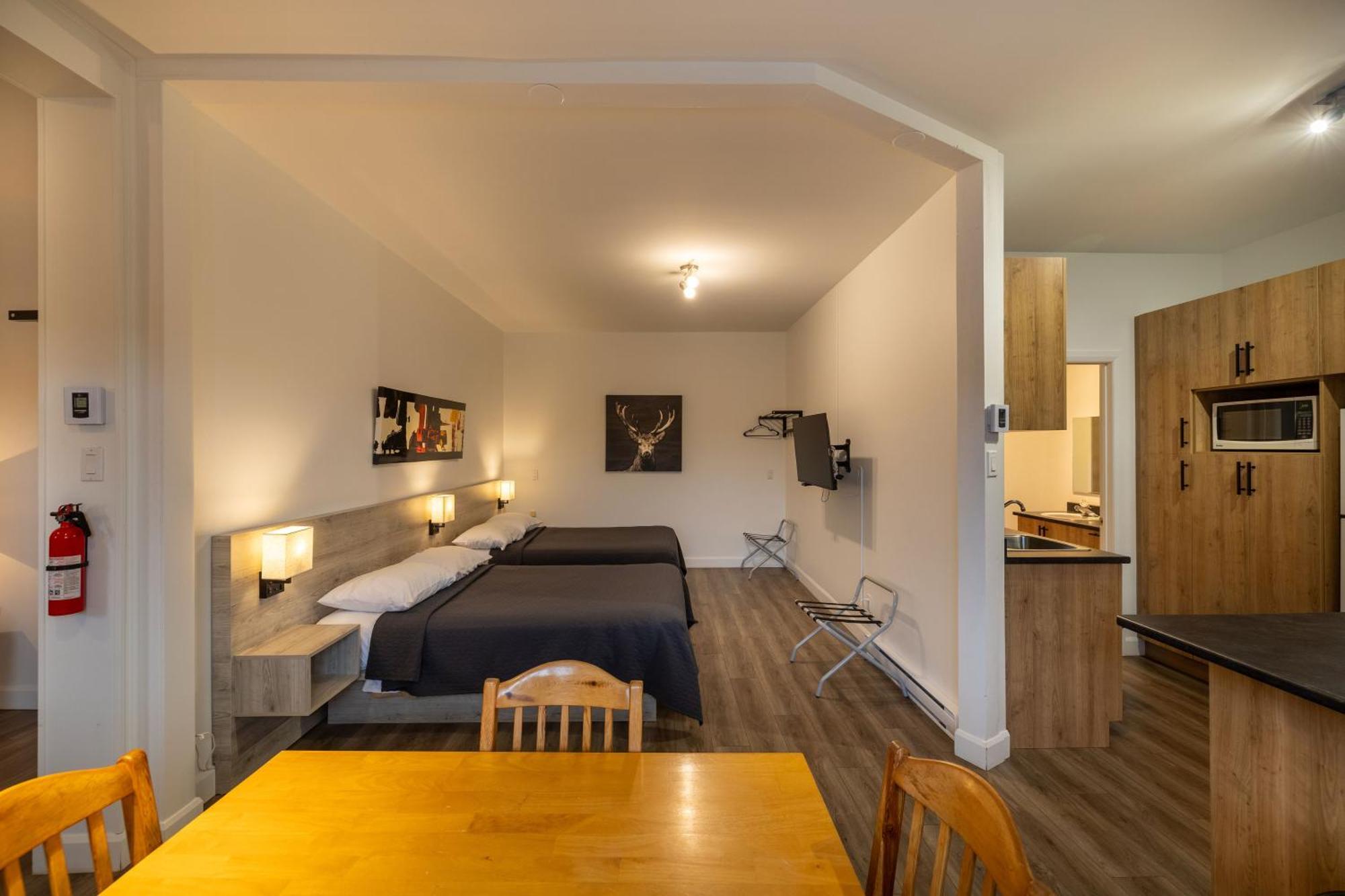Motel Et Condo Chez Charley Sainte-Anne-de-Beaupré Dış mekan fotoğraf