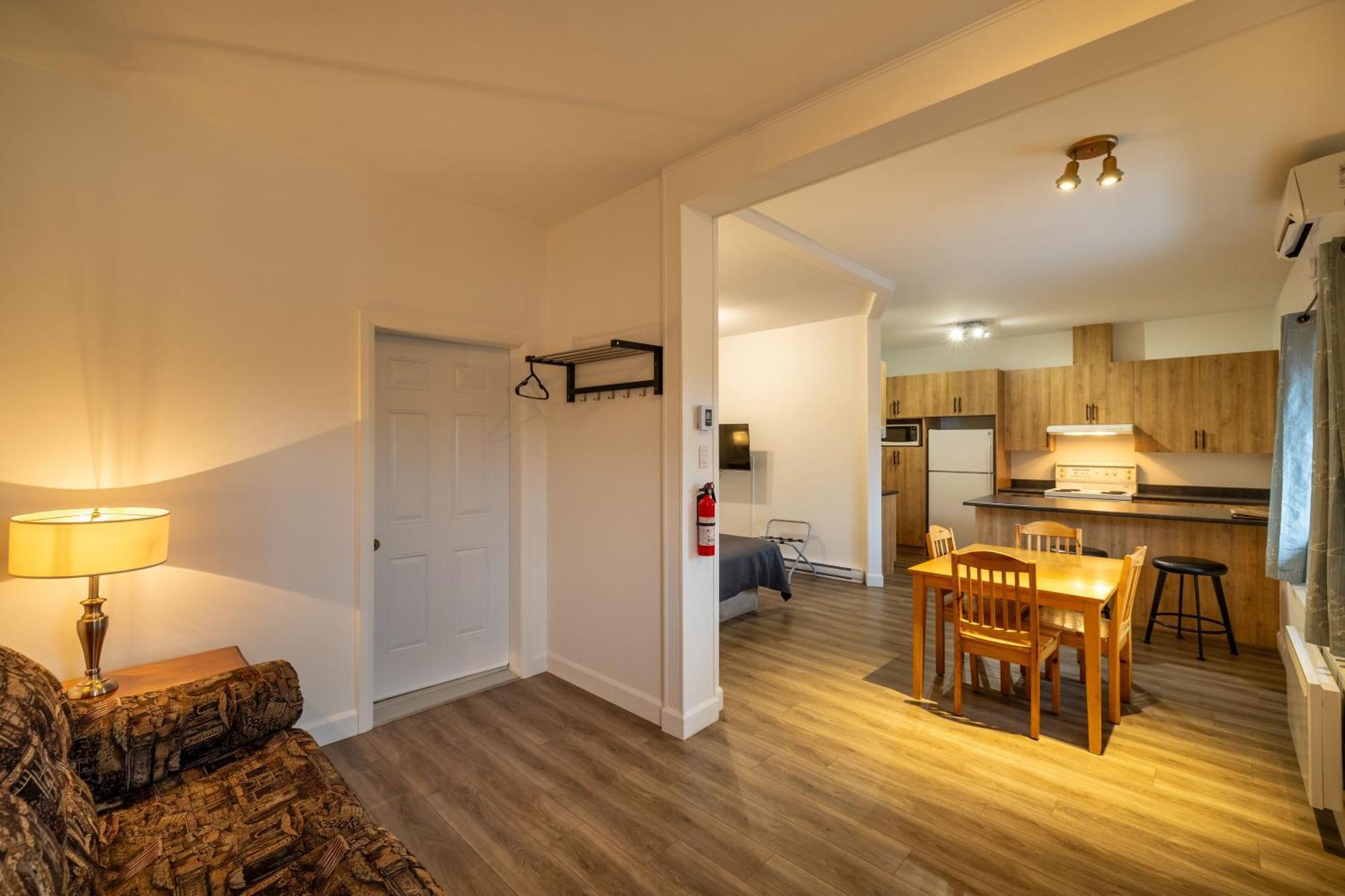 Motel Et Condo Chez Charley Sainte-Anne-de-Beaupré Dış mekan fotoğraf