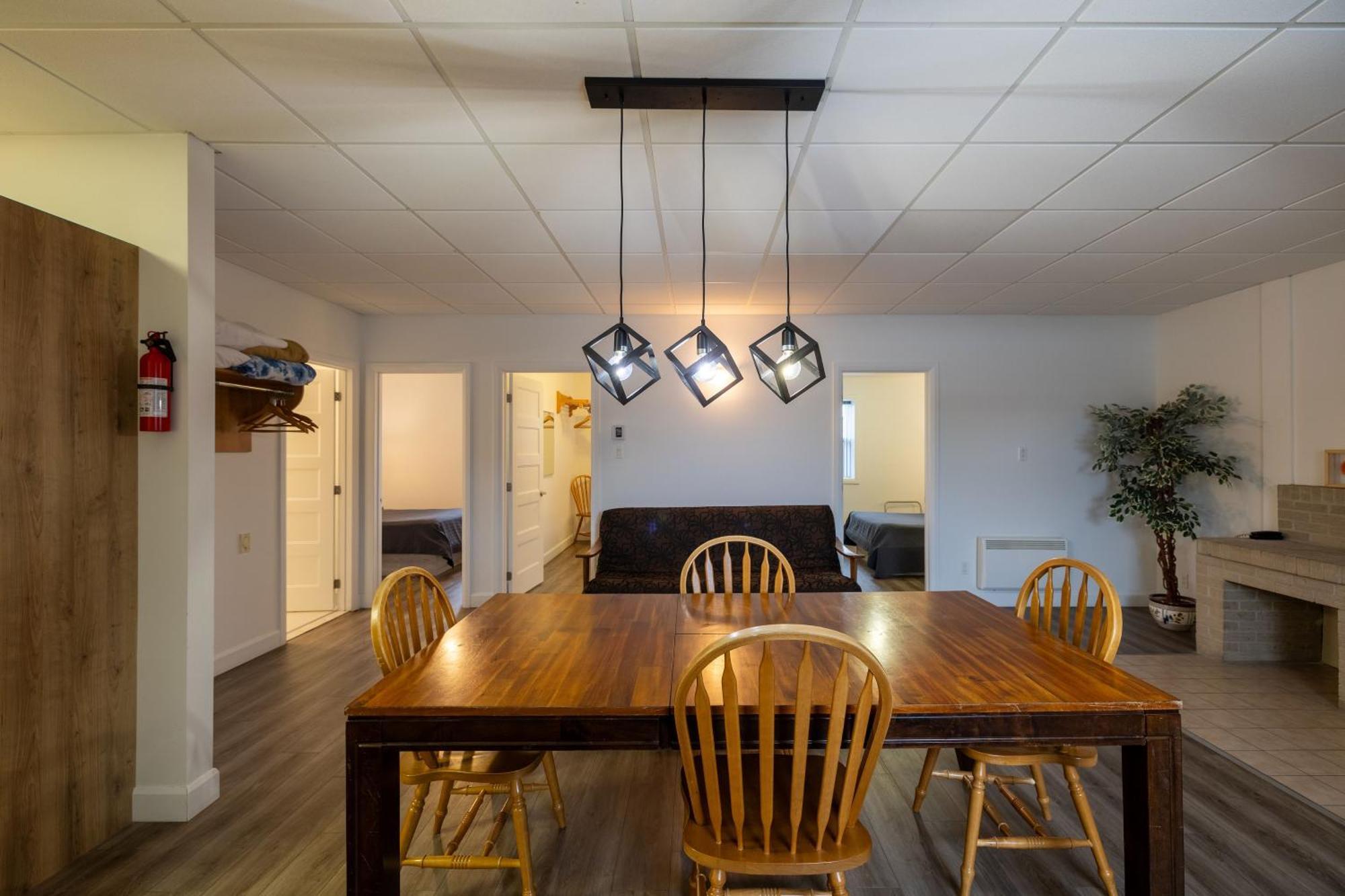 Motel Et Condo Chez Charley Sainte-Anne-de-Beaupré Dış mekan fotoğraf
