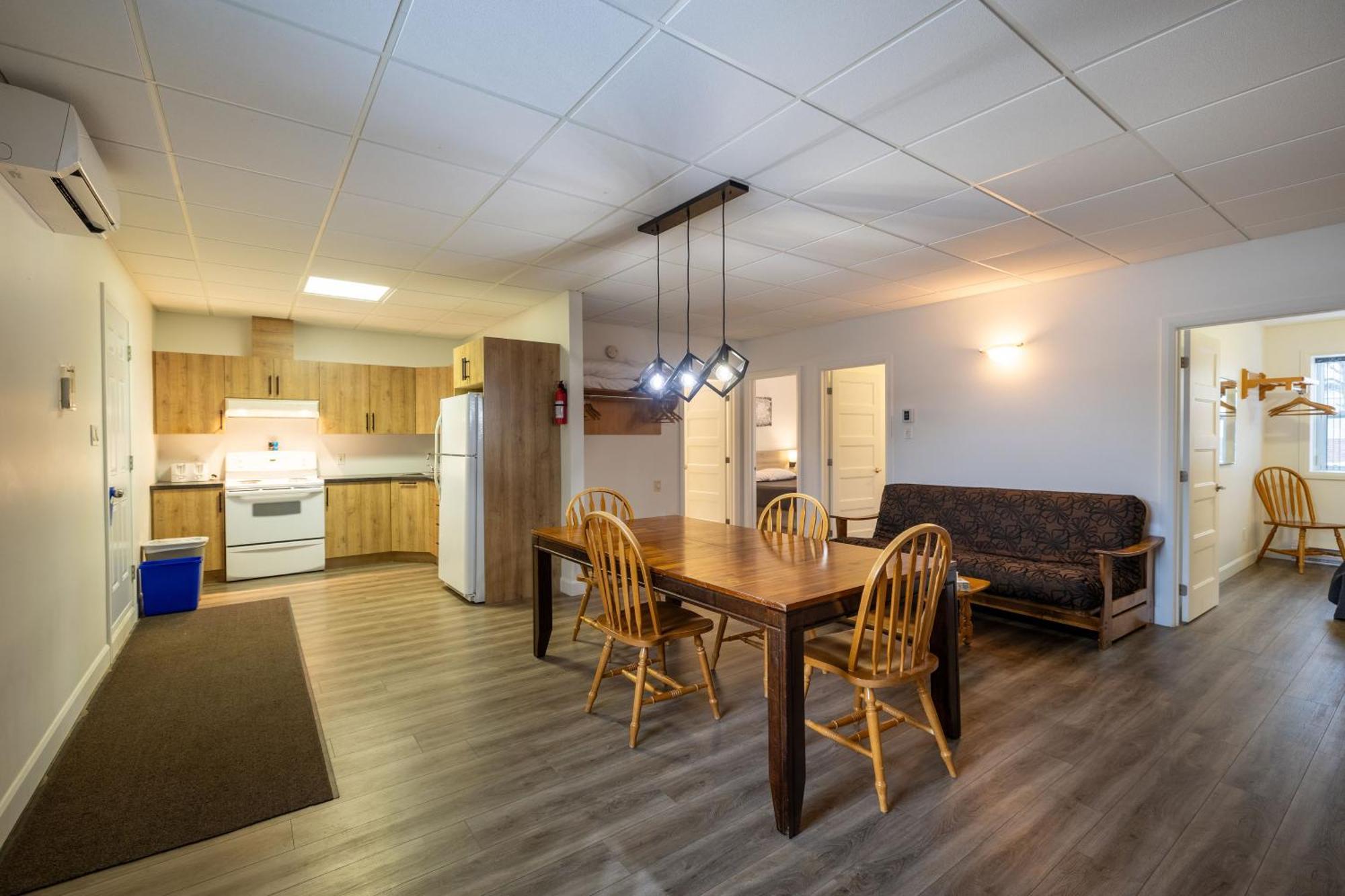 Motel Et Condo Chez Charley Sainte-Anne-de-Beaupré Dış mekan fotoğraf