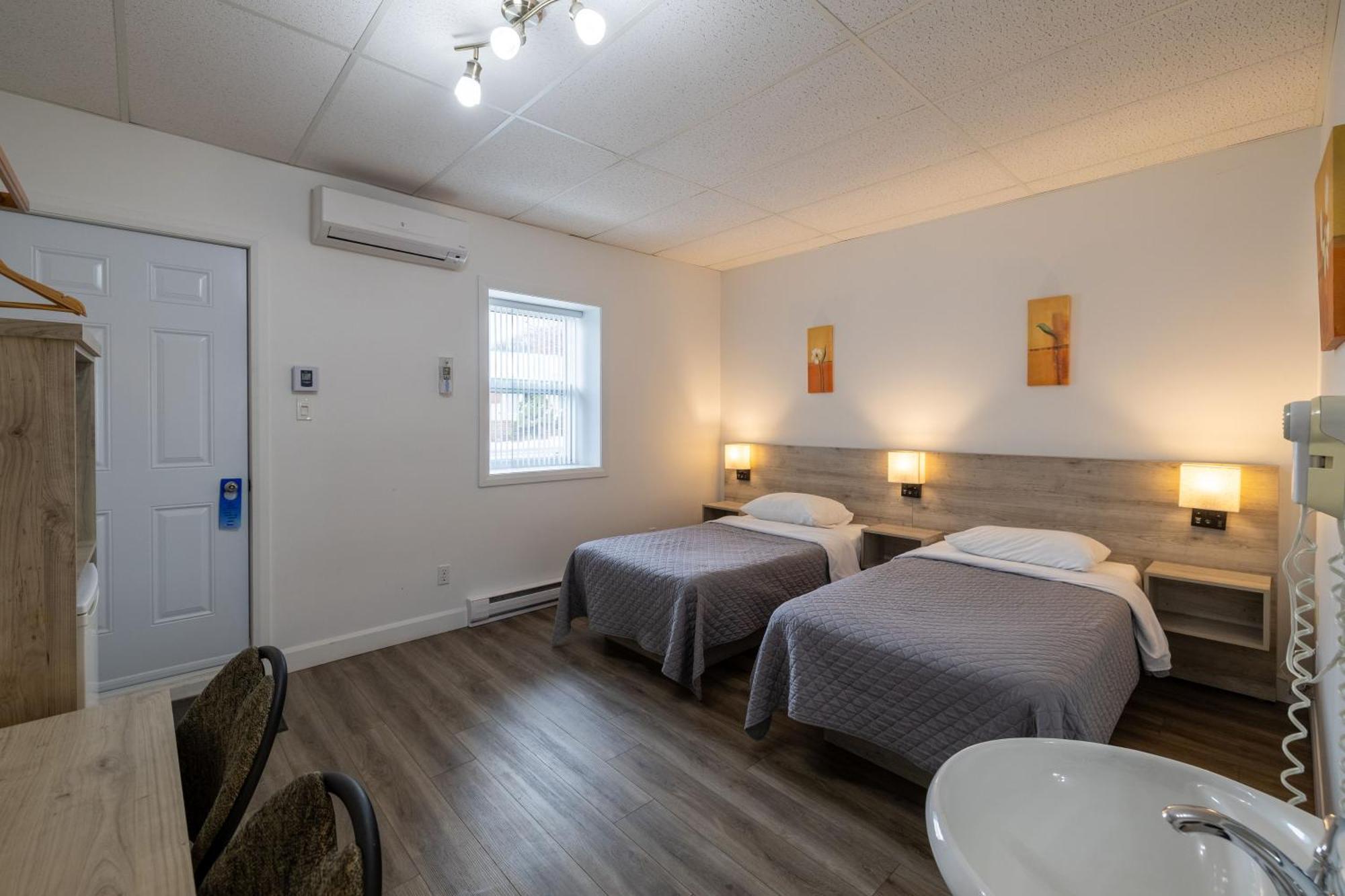 Motel Et Condo Chez Charley Sainte-Anne-de-Beaupré Dış mekan fotoğraf