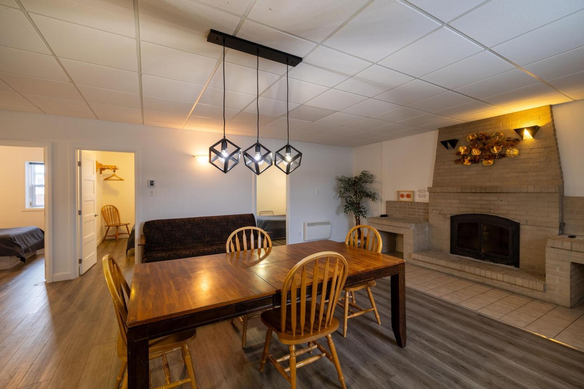 Motel Et Condo Chez Charley Sainte-Anne-de-Beaupré Dış mekan fotoğraf