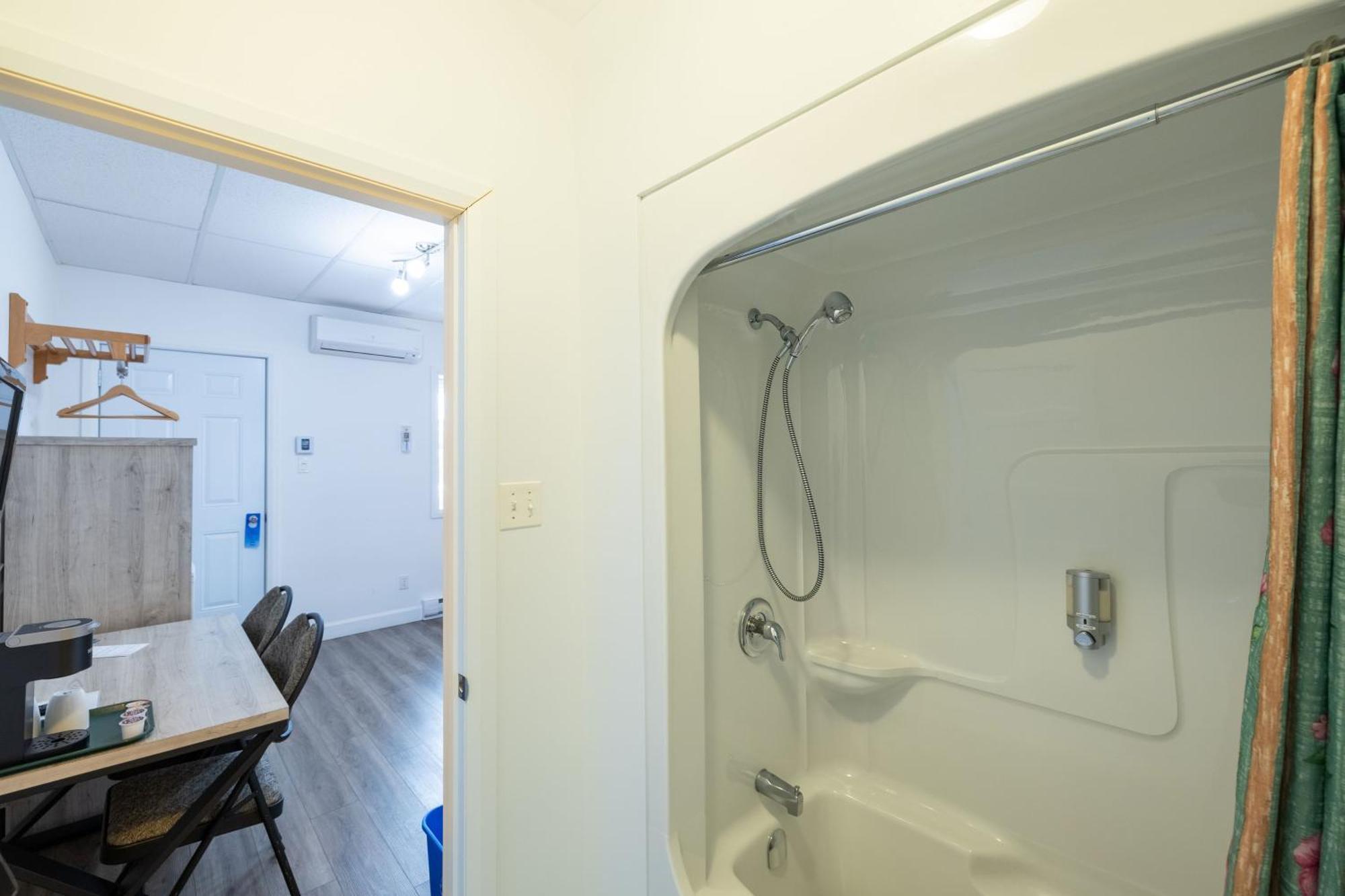 Motel Et Condo Chez Charley Sainte-Anne-de-Beaupré Dış mekan fotoğraf
