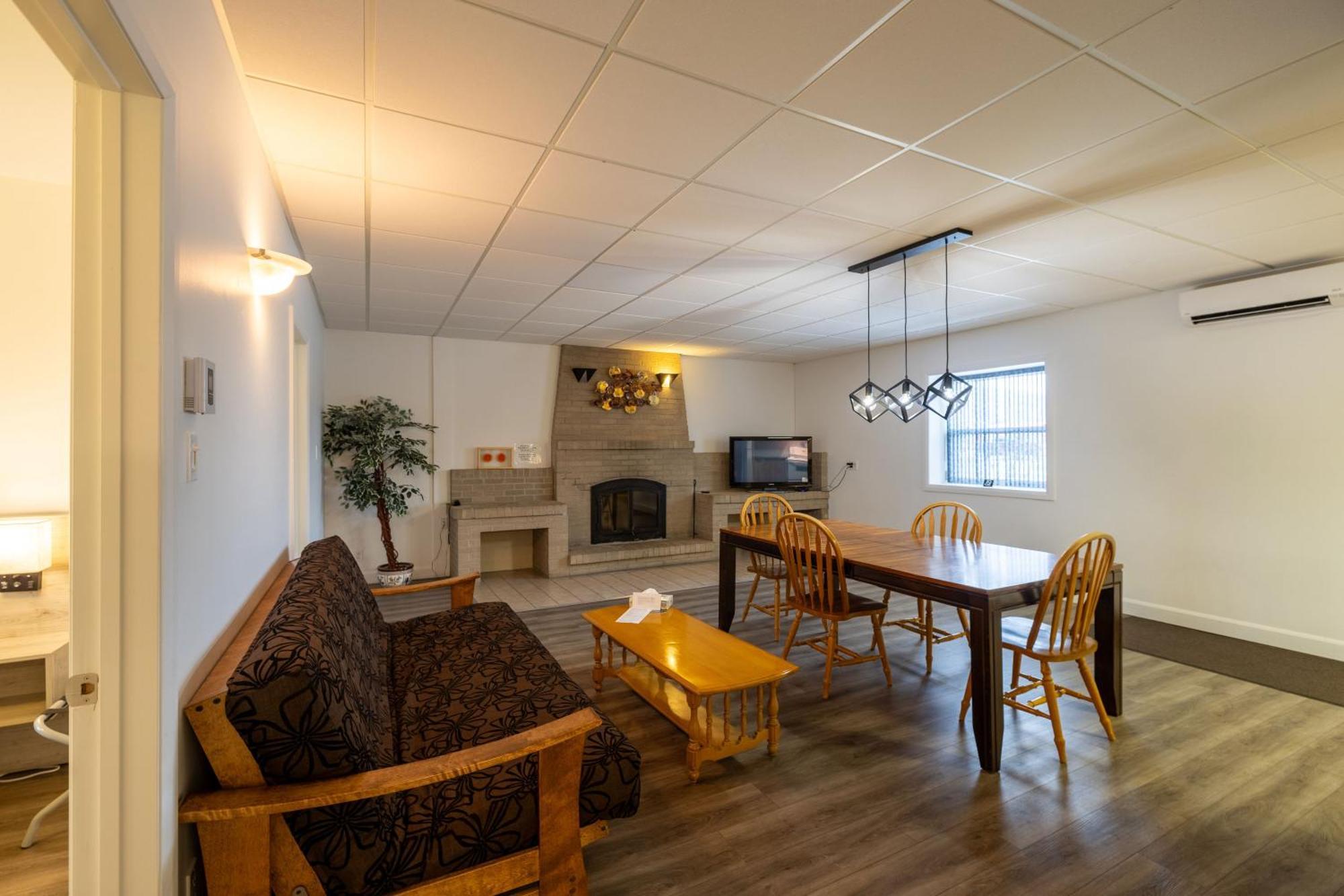 Motel Et Condo Chez Charley Sainte-Anne-de-Beaupré Dış mekan fotoğraf