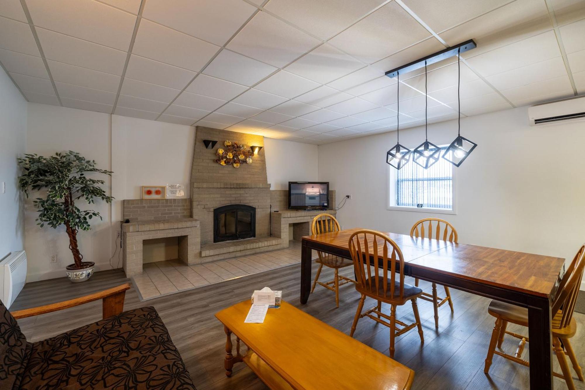 Motel Et Condo Chez Charley Sainte-Anne-de-Beaupré Dış mekan fotoğraf
